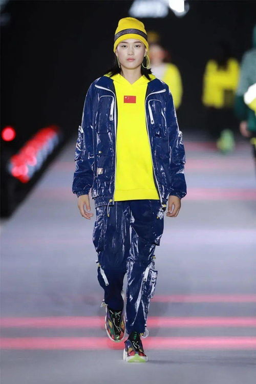 北京2022年冬奥会特许商品国旗款运动服装发布会 运动服饰的国潮新篇章